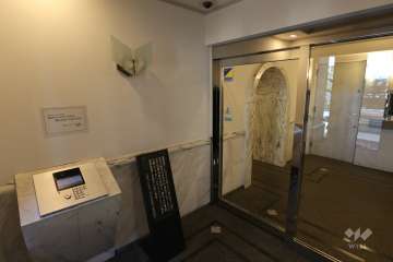 エントランスはオートロック付きです。