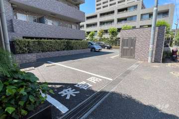 駐車場の出入り口