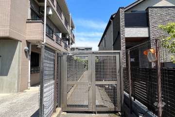 西側の出入り口