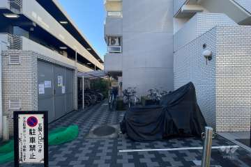 バイク置場と駐輪場