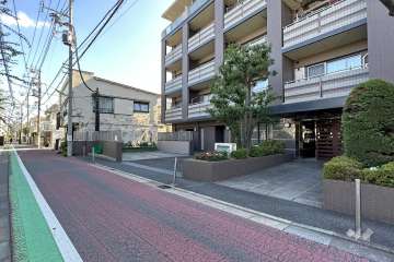 敷地北東側の前面道路