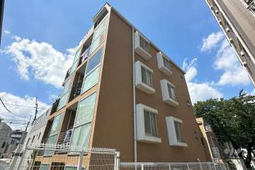 トゥールロワイヤルエルモア上北沢の外観（東側から）