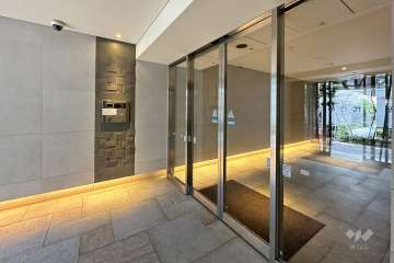 エントランスはオートロック付きです。