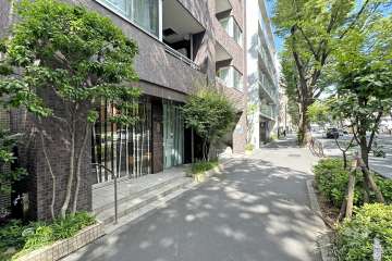 敷地南側の前面道路