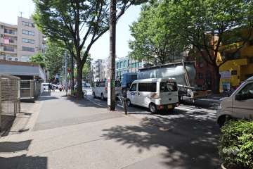 敷地北側の前面道路(東側から)