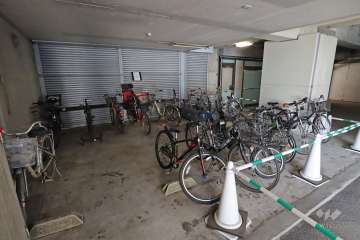 屋内に設けられた駐輪場