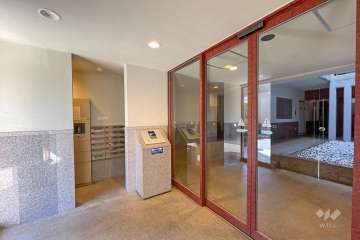 エントランスはオートロック付きです。