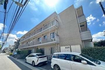 プラウド上北沢の外観（北西側から）