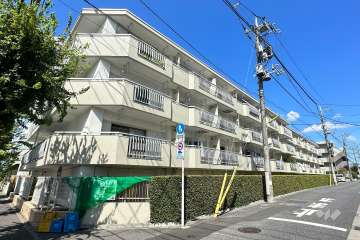朝日プラザ上北沢の外観（南西側から）