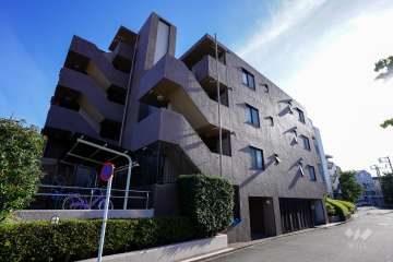 コスモ上北沢の外観（北東側から）