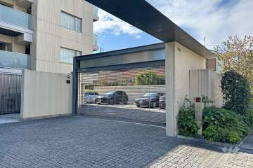 駐車場の出入り口（リングシャッター付）