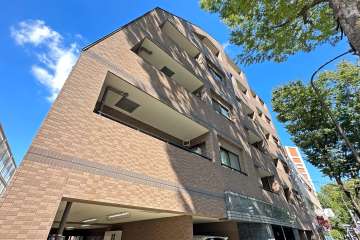 パレソレイユ上北沢の外観（南西側から）