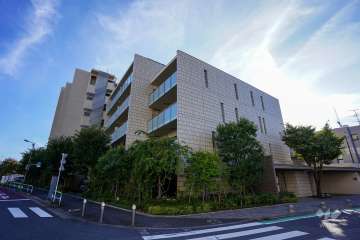 プラウド上北沢ディアージュの外観（北東側から）