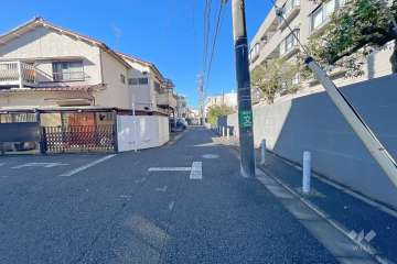 敷地南側の前面道路