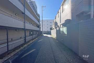 敷地東側の前面道路