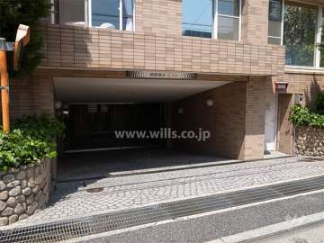 敷地内駐車場出入り口（リングシャッター付き）