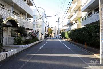 敷地東側の前面道路