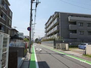 敷地南側の前面道路