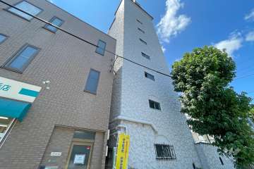 秀和上野毛レジデンスの外観（南東側から）