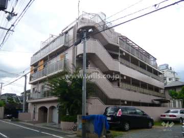 南東側から見た外観