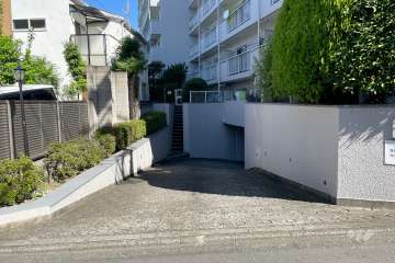 駐車場の出入り口