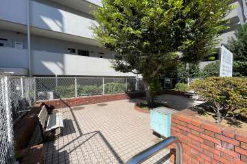 敷地内の緑の広場