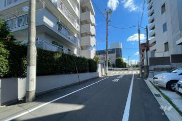 敷地南側の前面道路