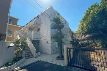 ロイヤル上野毛の外観（北東側から）