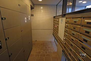 共用ポストおよび宅配ボックス