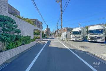 敷地北側の前面道路（東側から）