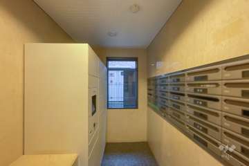 宅配ボックスと共用ポスト　　