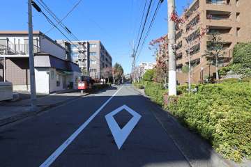 敷地南側の前面道路