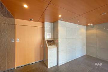 エントランスはオートロック付きです。