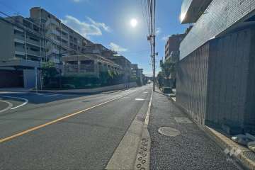 敷地南側の前面道路
