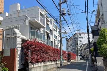 上用賀マンションの外観（北西側から）