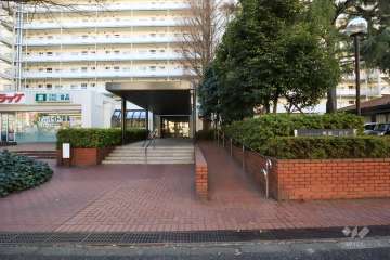 北側エントランス