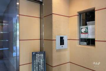 エントランスはオートロック付きです。