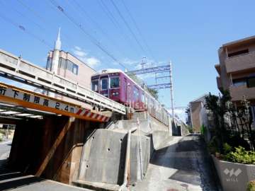敷地北側を阪急神戸線が走っています。