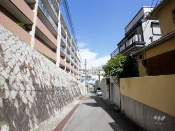 敷地東側の前面道路