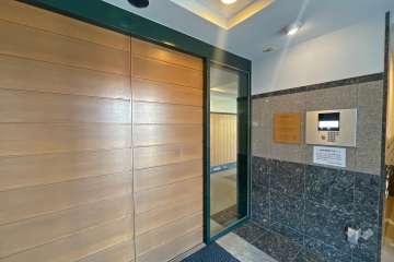 エントランスはオートロック付きです。