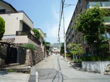 敷地南西側の前面道路