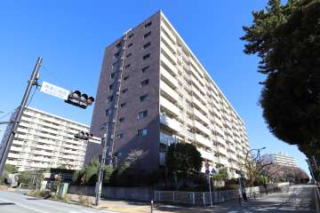 馬事公苑前ハイム1号棟の外観(南西側から)