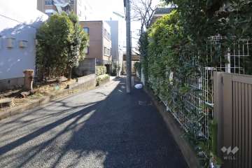 敷地東側の前面道路