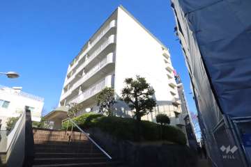 桜新町サンハイツの外観(南側から)