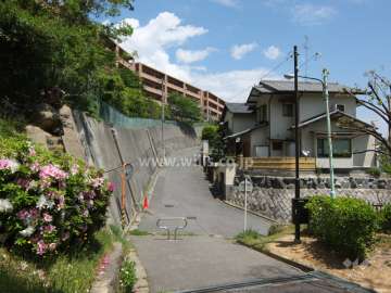 敷地南側は一戸建て街です。