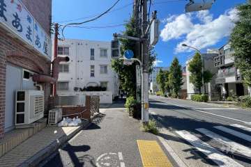 敷地北側の前面道路