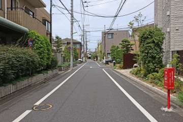 敷地北側の前面道路（東側から）