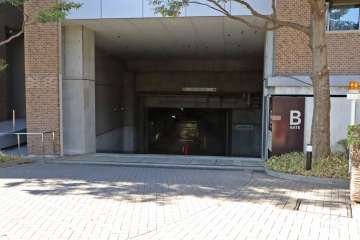 駐車場の出入り口