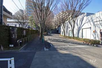 東側の敷地入り口