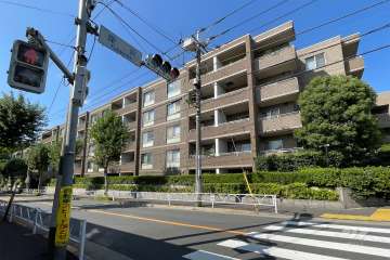 パルテール深沢の外観（南東側から）